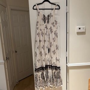 Chic Black and White Floral Maxi Dress